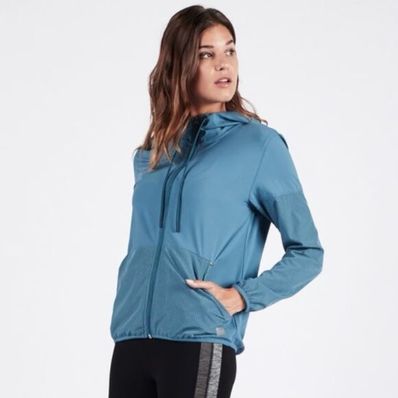 Vuori Stonesteps Windbreaker Jacket in Tide - Picture 2 of 9